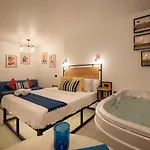 Jacuzzi Studio By The Historic Pyramids Apt3